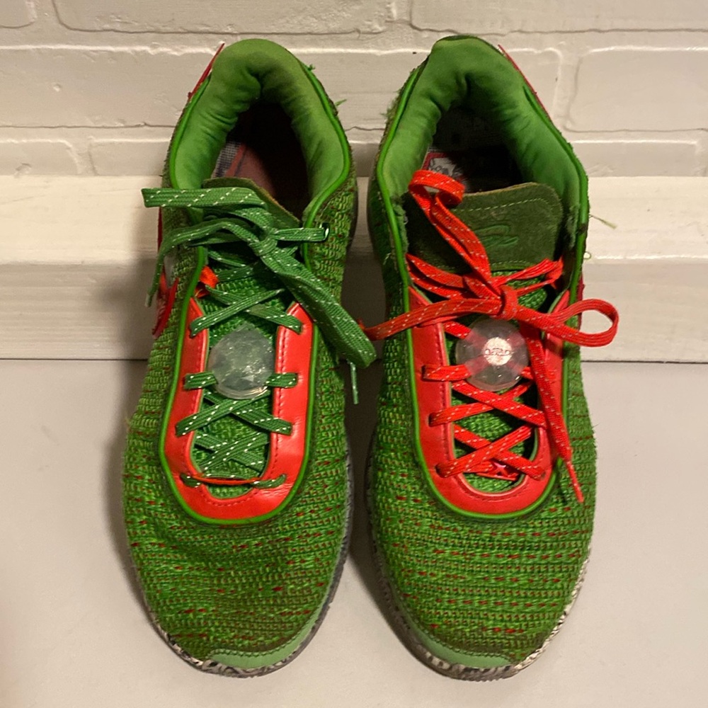Lebron 20 Grinch